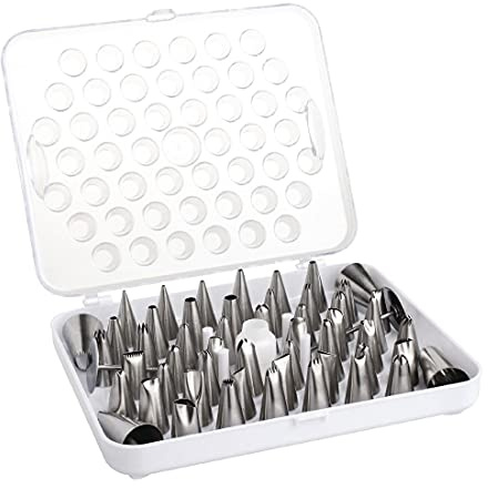 Vogue Cake Decorating 52 Assorted Tube Set | Assorted nozzles create precise icing patterns for professional cake decorating; suitable for commercial kitchens.