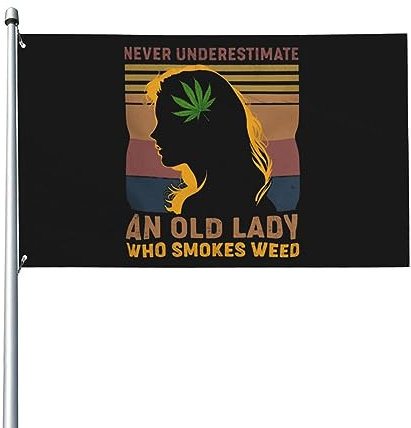 Unterschätze niemals eine alte Dame die Gras raucht. Premium-Dekorationsflagge für den Außenbereich 3x5 FT lebendige Farben winddicht wasserabweisend ideal für Garten und Veranstaltungen