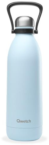 QWETCH - Große 1,5L Edelstahl Trinkflasche Pastell Blau Titan - Thermosflasche 48h Kalt & 16h Heiß - Auslaufsicher & BPA-frei - Isolierflasche mit Griff - Perfekt für Camping, Picknick & Familie