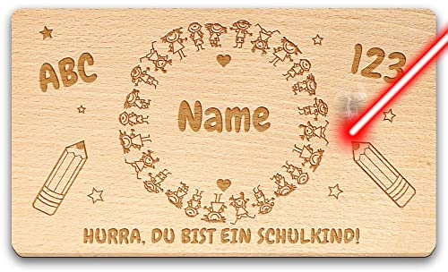 Frühstücksbrett mit Gravur zur Einschulung - Hurra, du bist ein Schulkind - mit Wunschname personalisiert - Einschulungsgeschenk für Mädchen und Jungen | Personalisiert mit Lasergravur