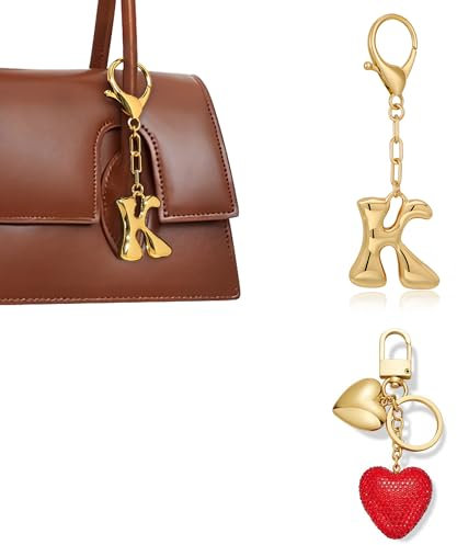 HolidayQbee Schlüsselanhänger Taschenanhänger mit Gold Buchstabe K und Rotes Herz, Elegantes Taschen Charm, Antiallergisch und Langlebig, Accessoire für Tasche oder Schlüssel, Geschenkidee für Sie