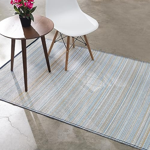FAB HAB Outdoor-Teppich - wetterfest, farbecht, wendbar - recycelter Premium-Kunststoff - neutral gestreift - Terrasse, Balkon, Garten, Flur, Bad - Cancun Shadow Blau - 90 cm x 150 cm