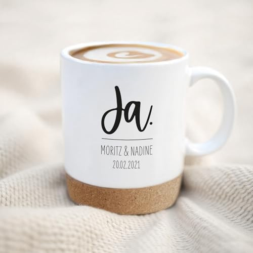 hellomini Personalisierte Keramik-Tasse mit Korkboden & Deckel – Individuelles Geschenk zur Hochzeit – Hochwertig & einzigartig (Ja)