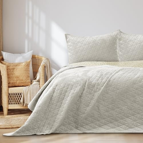 RESTILO Tagesdecke 170x210 cm Hellbeige Bettüberwürf zweiseitig Steppung Velvet Samt Laila