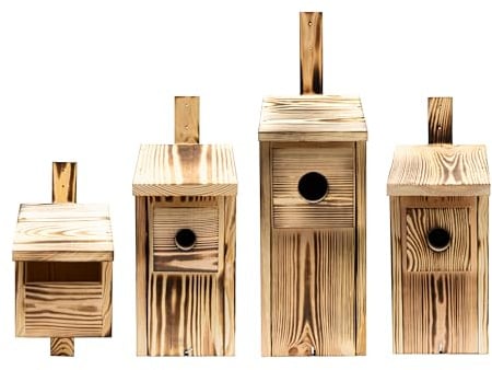WOODYGIFT 4er Set Wetterfeste Nistkästen aus Holz für Meisen, Spatzen, Stare & Rotkehlchen – Vogelhaus zum Aufhängen – Brutkasten für Vögel – Nistkasten für draußen mit Befestigung (Verbrannt)