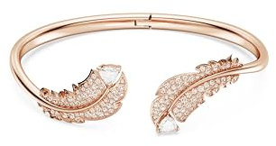 Swarovski Nice Armreif, Rosé Vergoldetes Damenarmband mit Feder-Motiv und Strahlenden Swarovski Kristallen