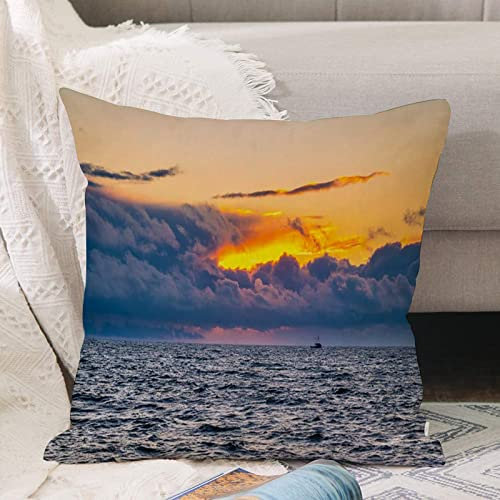 Kissenbezug 45x45 cm,Ein Hummerfischerboot aus Nova Scotia kommt zurück zum Heimathafen Por,Outdoor Kissen Kissenbezüge Kissenhülle Sofa Kissen dekokissen Zierkissen für Wohnzimmer Garten deko draußen