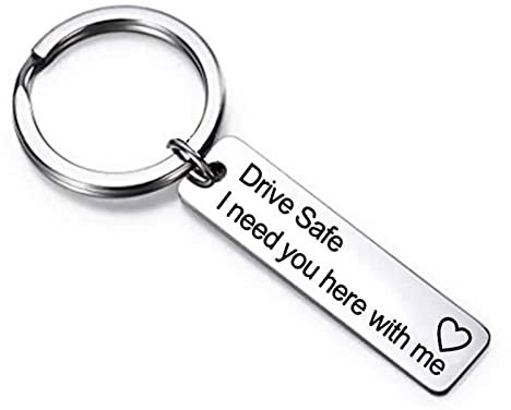 Banemi Schlüsselanhänger für Freundin, Schlüsselanhänger Vintage Gravur Fahre Sicher, Ich Brauche Dich Hier Bei Mir Vatertag Schlüsselanhänger