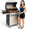 BAKAJI Barbecue a Gas e Pietra Lavica 4 Fuochi Bruciatori 12kw Griglia 70x40cm con Piano d'appoggio e Fornello 2kw Laterali 4 Ruote e Coperchio Grill BBQ in Acciaio per Esterno Giardino Terrazzo