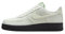NIKE Sportswear - Zapatillas Air Force 1 '07 LV8 en sintético, Blanco Marfil-Verde Claro (7)