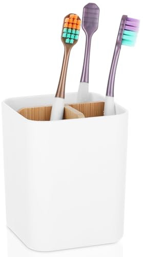 COMNICO Soporte para cepillos de dientes con divisor de bambú, plástico antideslizante de 3 ranuras, organizador de encimera de baño familiar, color blanco
