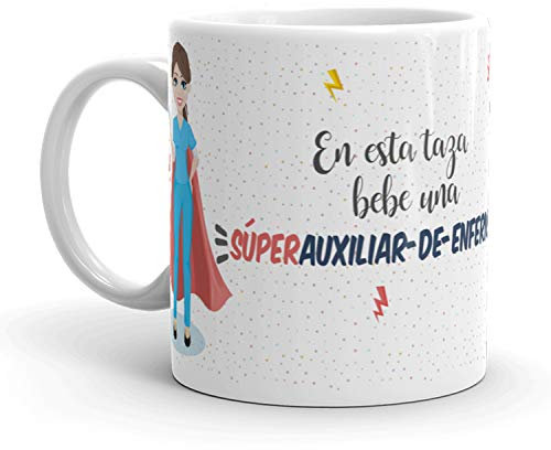 Kembilove Taza de Café Auxiliar de enfermería – En esta taza bebe una Súper Auxiliar de enfermería – Taza de Desayuno para la Oficina – Taza de Café y Té para Profesionales – Taza de Cerámica Impresa