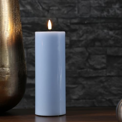 MARELIDA LED Kerze Echtwachs Deluxe Homeart Stumpenkerze mit realistischer 3D Flamme mit Wachsspiegel hellblau Indoor (D: 7,5cm - H: 20cm)