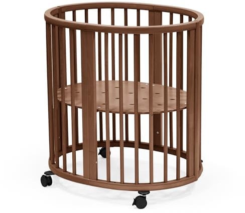 Stokke Sleepi Mini, Warm Brown - Ovales Kinderbett für 0-6 Monate - Höhenverstellbares Gestell, feststellbare Schwenkräder, perforierte Matratzenauflage für Luftzirkulation