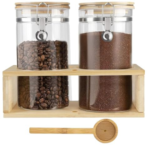 ZoeQide Kaffeedose Zweierset aus Borosilikatglas mit Holzregal und Löffel | Kaffeestation Zubehör für die Arbeitsplatte ermöglicht Sichtkontrolle gemeinsames Abstellen und Dosieren mit dem Holzlöffel