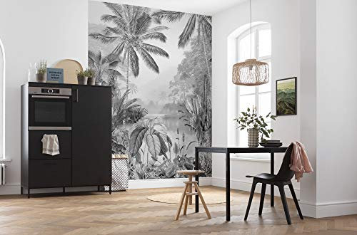 Komar Vlies Fototapete - Lac Tropical Black & White - Größe 200 x 270 cm (Breite x Höhe) - Dschungel Amazonas Palmen Wand Tapete Wohnzimmer Schlafzimmer Büro Flur Dekoration Wandbild - R2-008