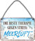 Die Beste Therapie gegen Stress Meerluft - Hängeschild mit Kordel und Saugnapf - Maritime Deko für Strandkorb Badezimmer Garten Balkon Terrasse Eingang Lieblingsplatz Boot - Geschenkidee - 18x12cm