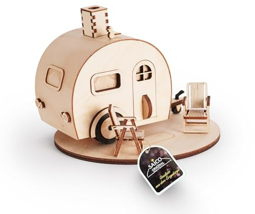 Saico - Räucherwohnwagen „KWALM klein“ - Räucherhaus Erzgebirge inkl. 5 Räucherkerzen - Geschenkidee für Camper, Räucherkerzenhalter, Holzkunst aus dem Erzgebirge - 15 x 12 x 14 cm - Made in Germany