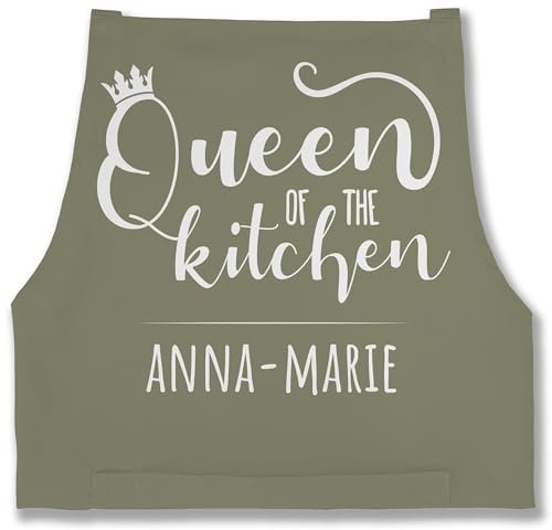 Schürze - Kochschürze Damen Frauen - Queen of the Kitchen mit Name I Küchenchefin I Chefköchin - 85x69 - Sage Grün - koch schürzen küche kochen kochschürzen mama kochschuerze
