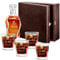 Maverton Whiskey Karaffe + 4/6er Whiskygläser Set mit Gravur - 700ml Whisky Dekanter - zu Weihnachten - Vatertagsgeschenk Geschenk zum Geburtstag für Männer - Guter Jahrgang