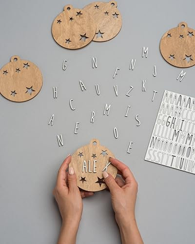 WONDEE Boule de Noel Personnalisée en Bois, PACK 5 Decoration Boules de Noël Personnalisable Prénom à la Maison avec la Famille (comprend lettres et corde), Decoration Noel Bois Sapin, Ecologique