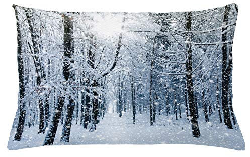 ABAKUHAUS Winter Kissenbezug, Schnee bedeckter Wald, Klöppelkissenhüllen mit Beidseitigen Druck Farbfest Waschbar und Reißverschluß, 65 x 40 cm, Blaugrau Weiß Schwarz