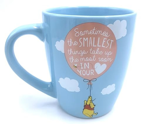 Silver Buffalo WTP412EX Jumbo-Kaffeetasse aus Keramik, Motiv: Disneys Winnie Puuh, schwebt weg mit Ballon, 750 ml, inspirierendes Zitat Sometimes the Smalllest things take up the most room in your