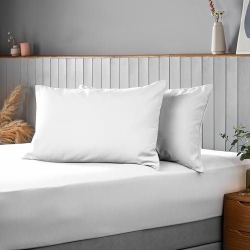 Silentnight Supersoft Pillowcase Pair - Cosy & Comfortable Delicate Smooth Touch - Easy Care Microfibre - Stylish & Modern Bed Pillow Case Protector 2 Pack, Retain Shape & Colour, White