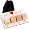 BOXOB Legno Dadi per Un Appuntamento Notturno, 16x10cm Set di Dadi per Coppia Dadi Decisionali per Coppie, Dadi da Gioco per Coppie Regali per Anniversario San Valentine (5 Pezzi di Dadi + Custodia)