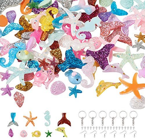 PandaHall - 115 ciondoli colorati a tema oceano in resina, a forma di conchiglia, stella marina, delfino, cavallo marino, con perno a vite e gancio per orecchini e portachiavi