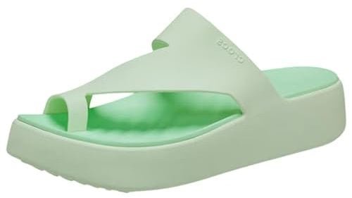 Crocs Damen Getaway Plateau-Sandalen mit Zehenschlaufe, grün, 37/38 EU