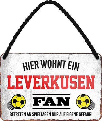 schilderkreis24 – Blechschild Lustiger Spruch Deko Artikel Sport Verein Geschenkidee Männer Club Fußball (Hier wohnt ein Leverkusen Fan 18x12cm)