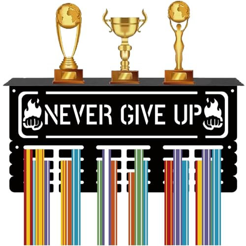 CREATCABIN Gancio per Medaglie Never Give Up Porta Medaglie con Ripiano Porta Trofei Telaio Sportivo Montaggio A Parete Ganci per Medaglie Premi Appesi per Corsa Nuoto Maratona Ginnastica 40x20x10cm