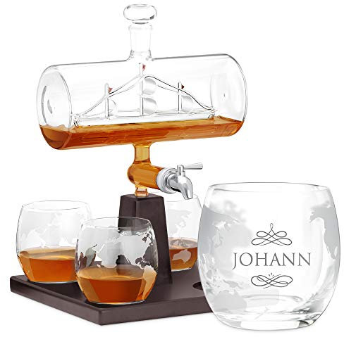 Maverton Whisky Karaffe mit Gravur - Schiff mit Edelstahl-Wasserhahn, 1000 ml - 4er Whiskygläser Set - Whisky Dekanter - Name - Weihnachtsgeschenke