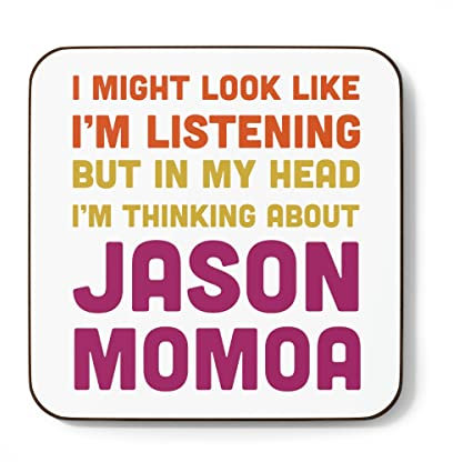 Jason Momoa Geschenktasse mit Aufschrift I Might Look Like I'm Listening But in My Head I'm Thinking About Jason Momoa (Untersetzer)