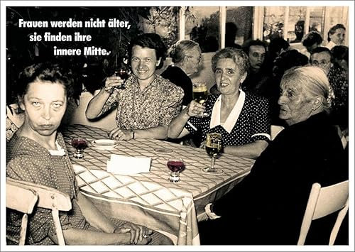 Gutsch Verlag Lustige Vintage Postkarte für Frauen - Humorvolle Geburtstagskarte mit Spruch 'Frauen werden nicht älter, sie finden ihre innere Mitte' - Retro Schwarz-Weiß Foto mit Damen beim Wein