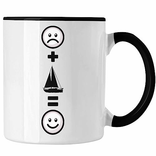 Trendation - Segeln Tasse Geschenk für Segler Windsegeln Boot :(+ Segeln = :) Lustige Geschenkidee Geburtstag (Schwarz)