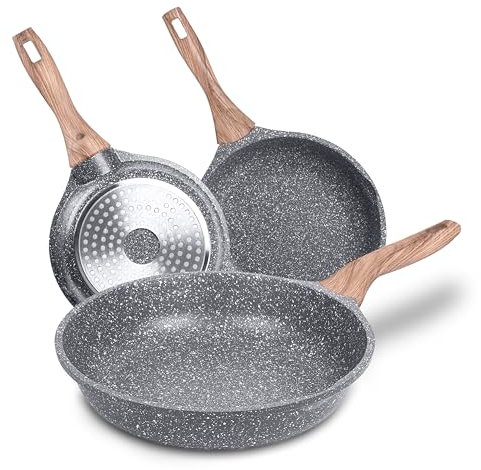 La Moustache - Juego de 3 Sartenes de 20/24/28 cm, Aluminio Fundido con Revestimiento Antiadherente para Todo Tipo de Cocinas, Incluso Inducción, Sin PFOA, Mangos Antiquemadura (Bastei)