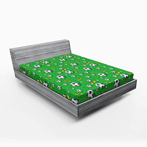 ABAKUHAUS Fußball Spannbetttuch, Schuhe Bälle auf Gras, Soft Dekorativer Stoff Bettwäsche Rund-um Elastischer Gummizug, 140 x 200 cm, Schwarz Gelb