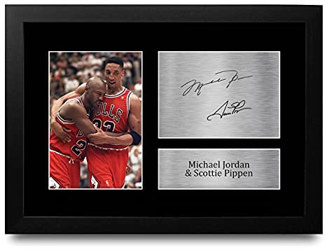 HWC Trading FR A4 Michael Jordan & Scottie Pippen Chicago Bulls Regali Stampati Autografo Firmato Immagine Per Gli Appassionati Di Basket Memorabilia - A4 Framed