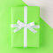 LeZakaa Fluoreszierende Geschenkpapierrolle, Neongrün, solides Papier für Geburtstag, St. Patrick's Day, Urlaub – 43,2 x 32,8 m