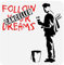 FINGERINSPIRE Malschablone Follow Your Dreams Cancelled 30x30 cm Wiederverwendbare Banksy Themenvorlage Zum Malen von Mann Mit Pinsel Farbeimer Schablone Für Zuhause Straße Wand Boden Türdekoration