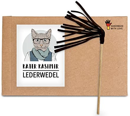 Kater Kasimir Lederwedel mit Griff aus Buchenholz und Bändern aus Leder. In Deutschland von Hand und mit Liebe hergestellt
