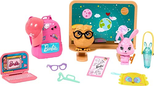 Barbie Zubehör, Vorschulspielzeug und Geschenke, My First Story Starter Packs, Schulthema mit Rucksack, Haustieren und Kreidetafel