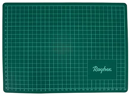 Rayher Hobby Rayher Schneidematte, selbstheilend, 30 x 22 cm, 3-lagig, Stärke 0,3 mm, robust und langlebig, Schneideunterlage, Arbeitsunterlage für Schneide-, Schreib- und Bastelarbeiten, 8923400