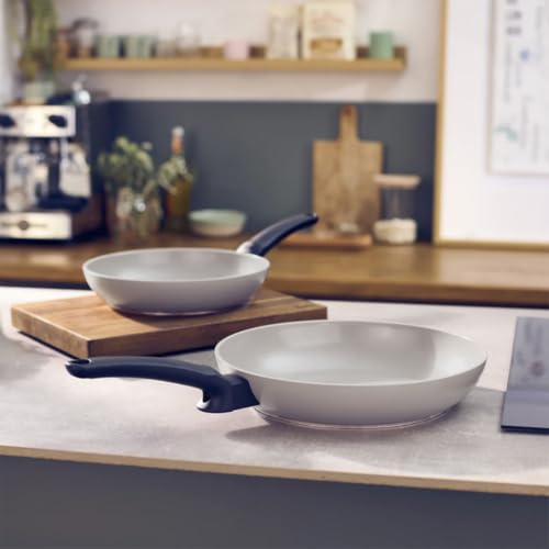 Fissler Ceratal® Evo Classic Pfannen-Set 2-teilig (24 + 28 cm, Warmgrau) – Made in Germany, Keramikpfannen hergestellt ohne PFAS/PTFE, CookStar® Boden
