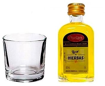 Deliex delicias de Extremadura. Pack 24 Botellitas de licor de hierbas 5 cl con vaso chupito en bolsa de organza. Detalles para invitados en bodas, comuniones, bautizos y eventos. (Hierba, 24)