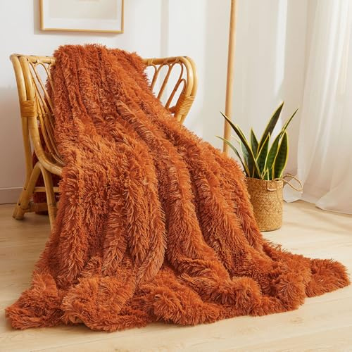 XeGe Luxuriöse Flauschige Couchdecke Sofa Kuscheldecke, warme winterliche Felldecke, hochwertige Kunstpelz Decke, zottelige Plüschdecke, 130x150 cm pelzige Wohndecke für Couch, Burnt Orange