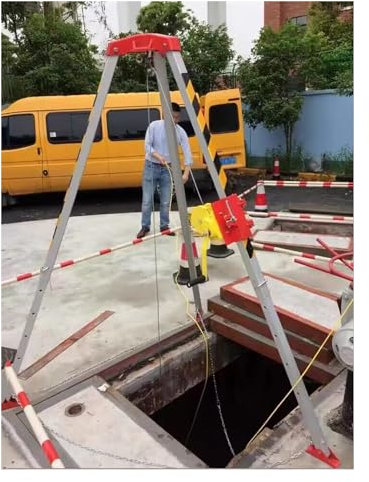 Tragbares Stativ-Rettungssystem mit 1200 lbs/1800 lbs/2600 lbs Winde und 10 m Absturzsicherung, lebensrettende Notfallausrüstung für beengte Räume/Schächte/Abwasserkanäle, Hebewerkzeuge für die Bran