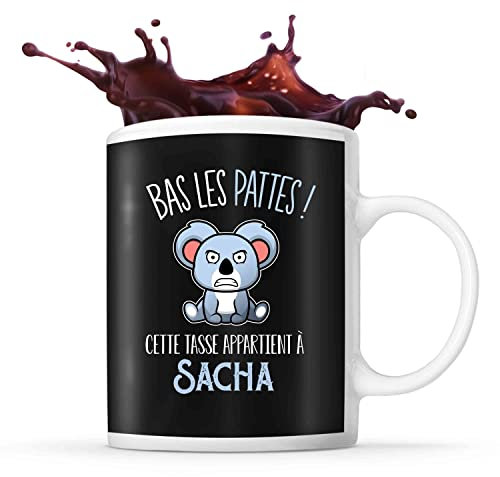Planetee Tasse prénom Sacha Bas les pattes Koala | Mug Prénom pour homme | Collection Animaux grognon mais mignon